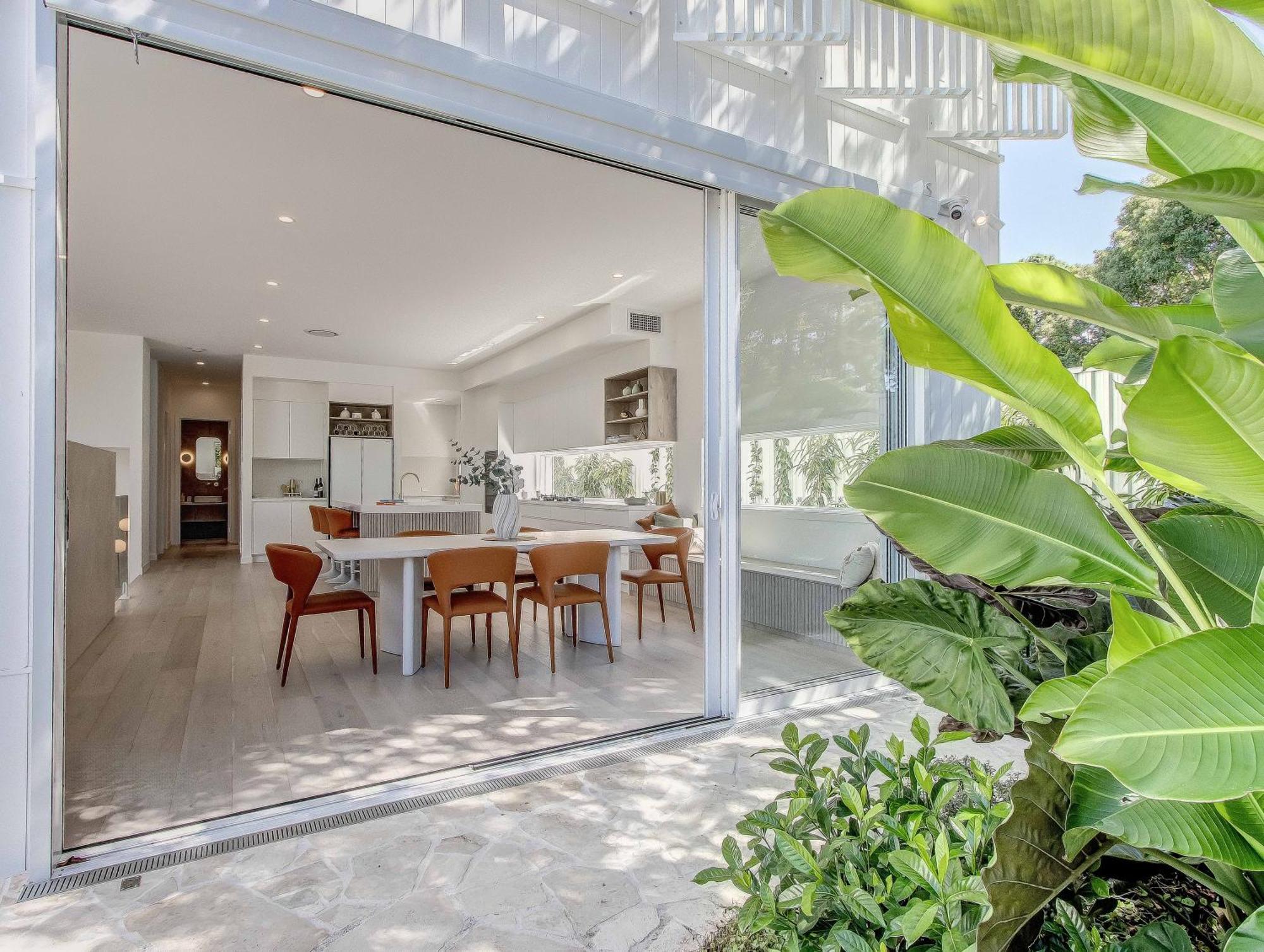Luxury Mermaid Waters Holiday home Gold Coast